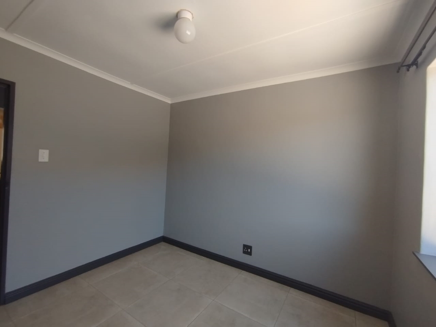 4 Bedroom Property for Sale in Louwville Western Cape